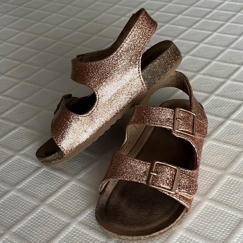Cat & jack kids sandals. Size 8. Gold/rose gold